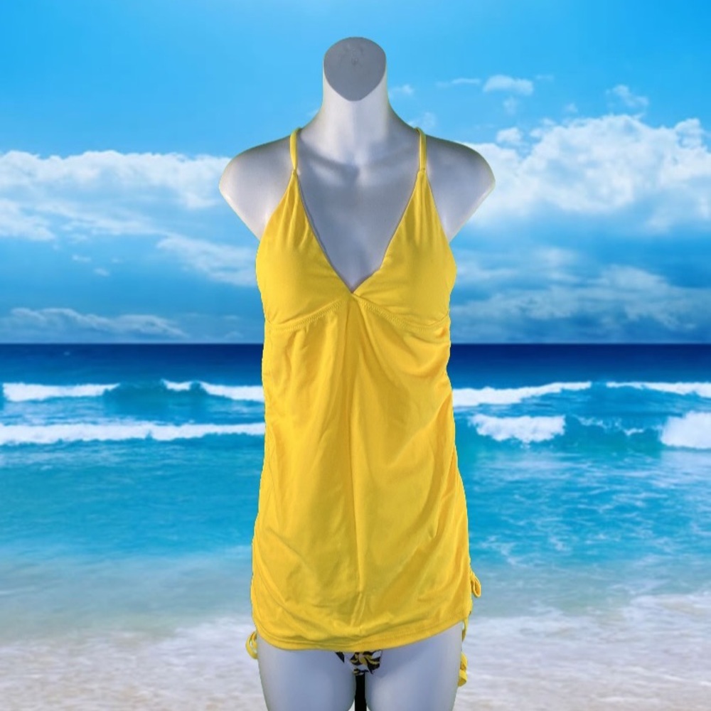 Beach Sissi Tankini with floral bottoms. Large